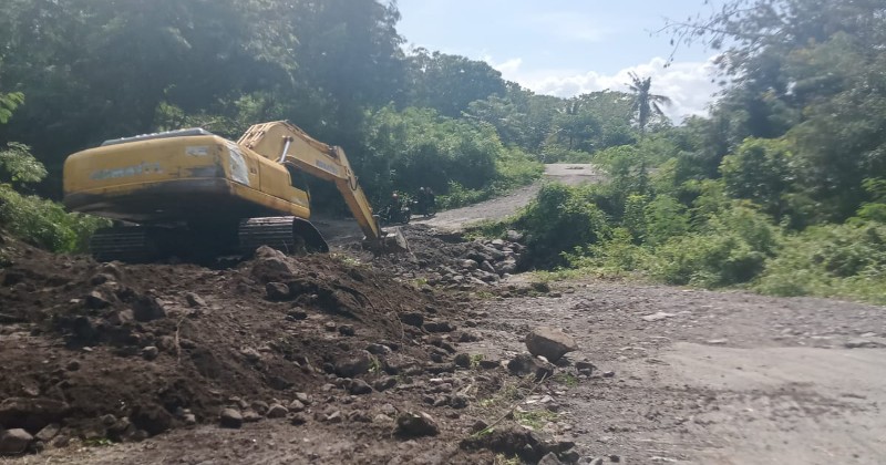 Jalan yang Diterjang Banjir di Nangaroro, Sedang Diatasi Pemda Nagekeo