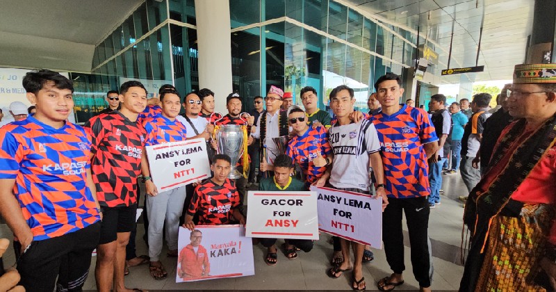 Ansy Lema Disambut Meriah oleh Massa Pendukungnya di Bandara Komodo Labuan Bajo