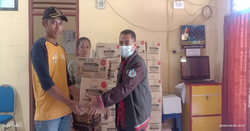 Lurah Rewarangga Ende Terima Bantuan Makanan Ibu Hamil dan Balita Melki Laka Lena